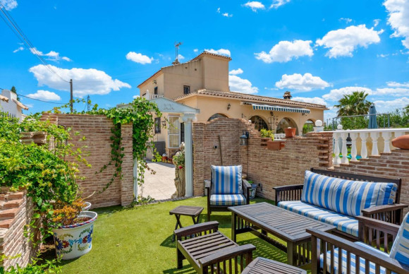 Resale - Finca / Country Property - Catral