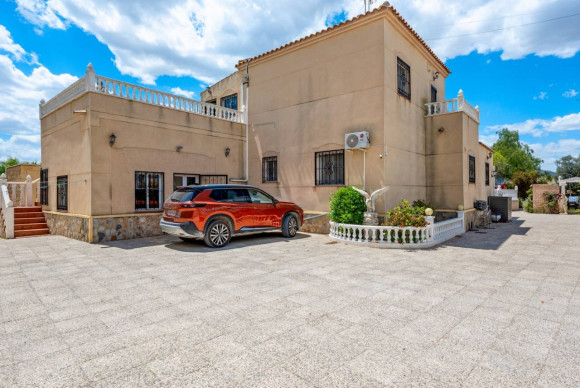 Resale - Finca / Country Property - Catral