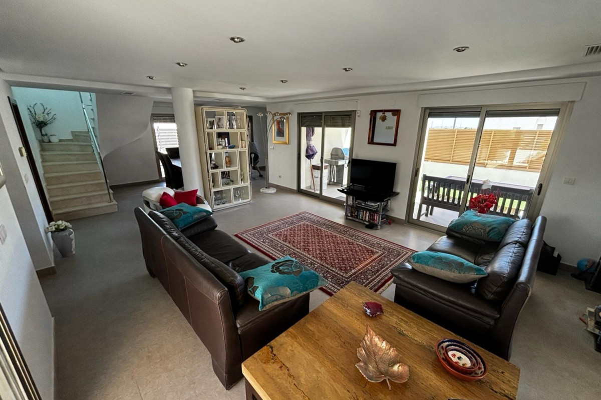 Resale - Detached Villa - Cox - Cox - Country