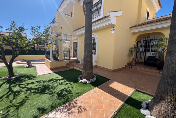 Herverkoop - Villa - Orihuela Costa - Los Dolses