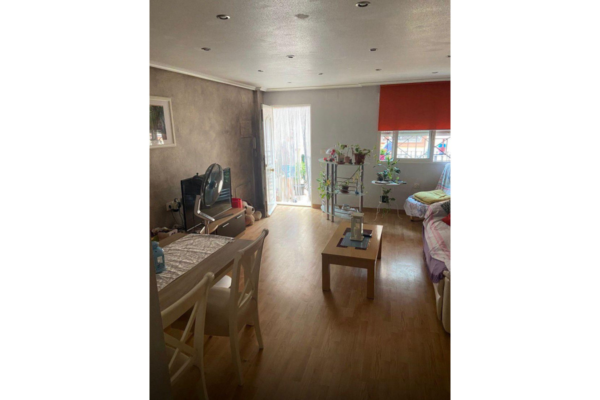 Resale - House - Redován - PUEBLO