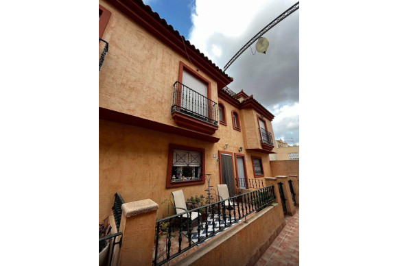 Resale - House - Redován - PUEBLO