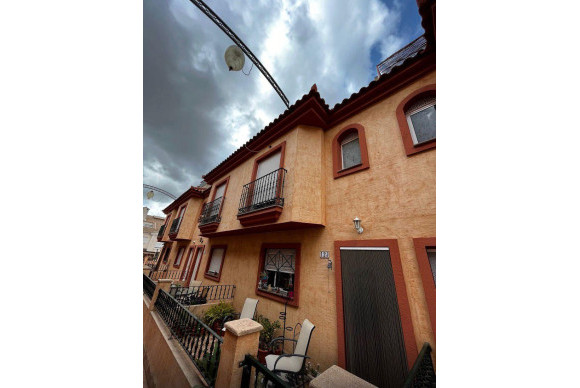 Resale - House - Redován - PUEBLO