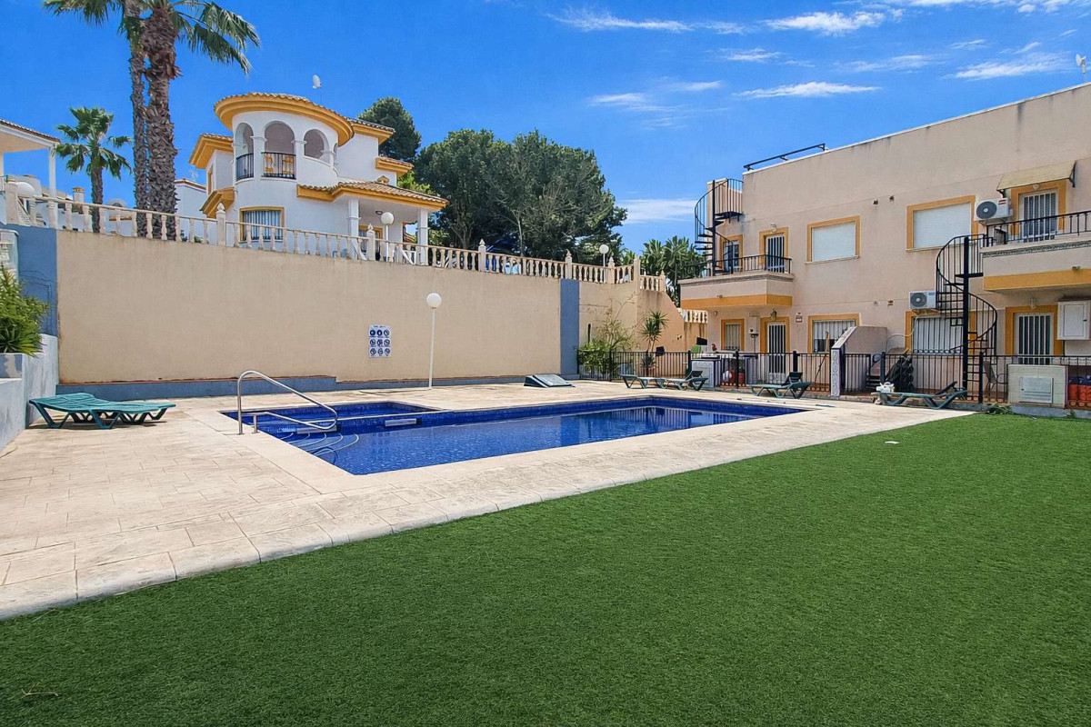 Resale - Apartment  - Orihuela Costa - Villamartin