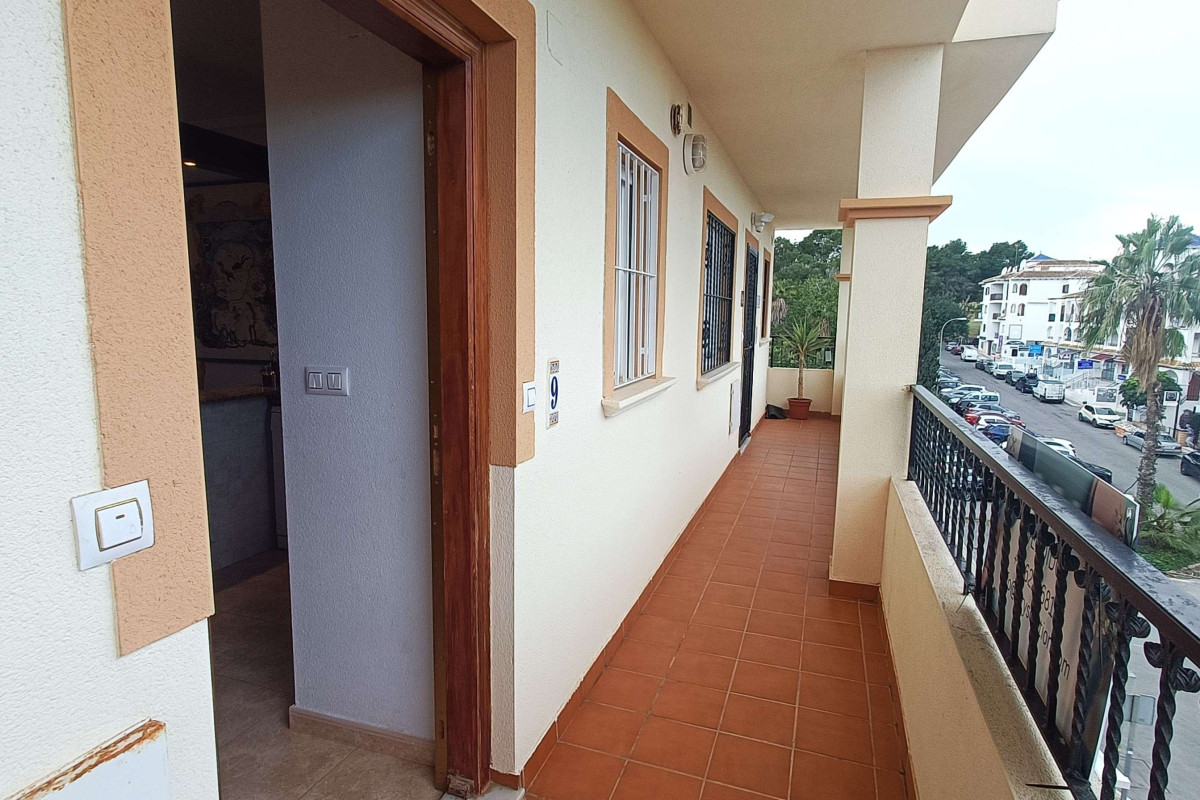 Resale - Apartment  - Orihuela Costa - Villamartin