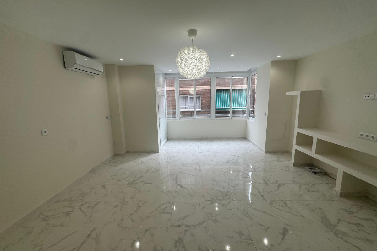 Resale - Apartment  - Torrevieja - Muelle Pesquero