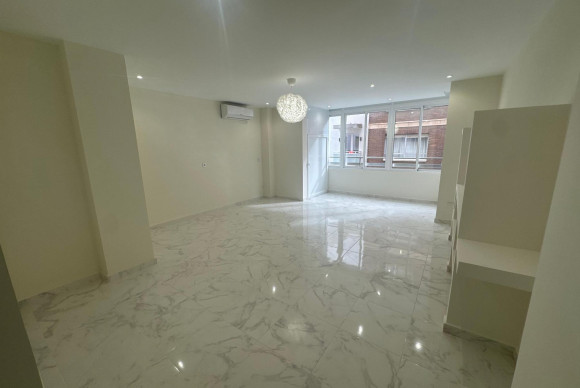 Resale - Apartment  - Torrevieja - Muelle Pesquero