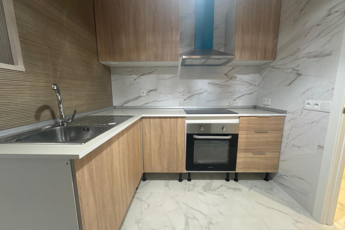Resale - Apartment  - Torrevieja - Muelle Pesquero