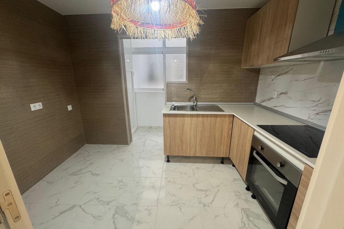 Resale - Apartment  - Torrevieja - Muelle Pesquero