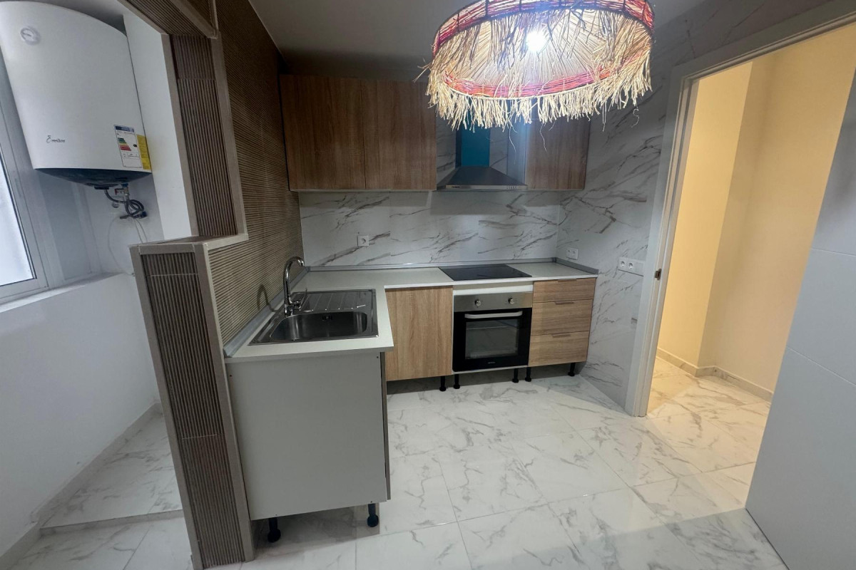 Resale - Apartment  - Torrevieja - Muelle Pesquero
