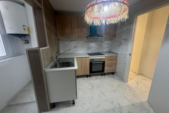 Resale - Apartment  - Torrevieja - Muelle Pesquero