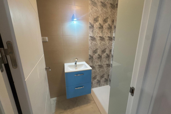 Resale - Apartment  - Torrevieja - Muelle Pesquero