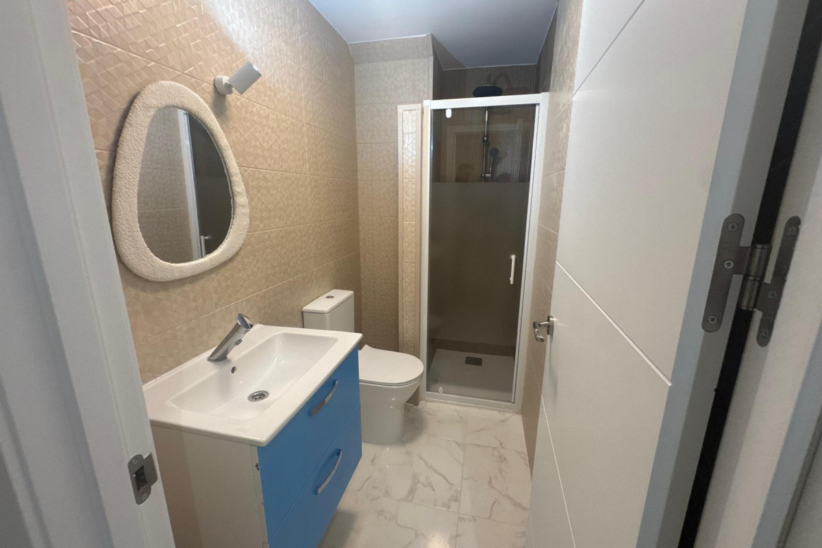 Resale - Apartment  - Torrevieja - Muelle Pesquero