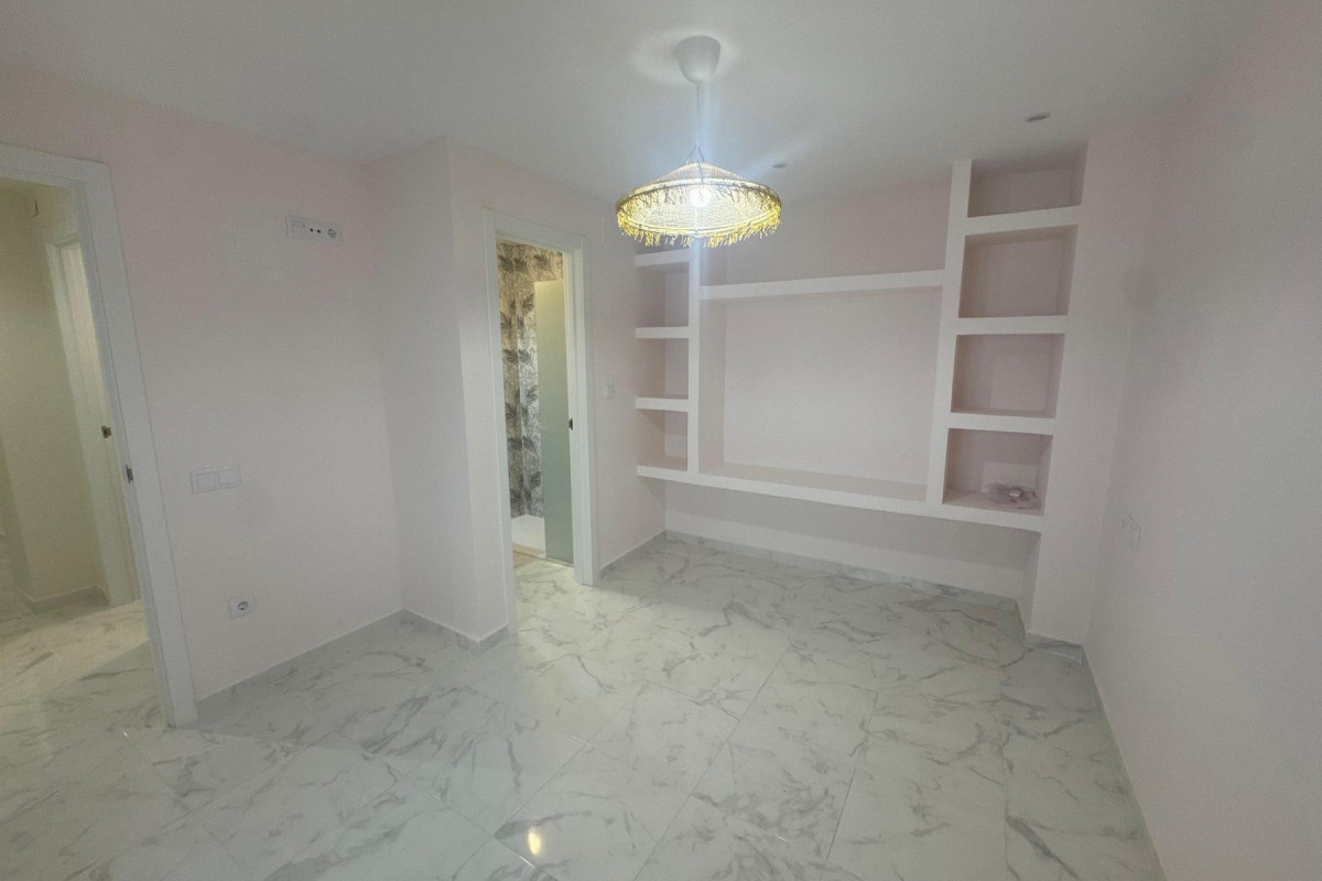 Resale - Apartment  - Torrevieja - Muelle Pesquero