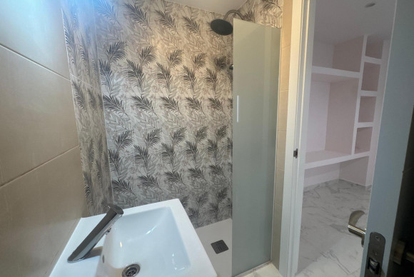 Resale - Apartment  - Torrevieja - Muelle Pesquero