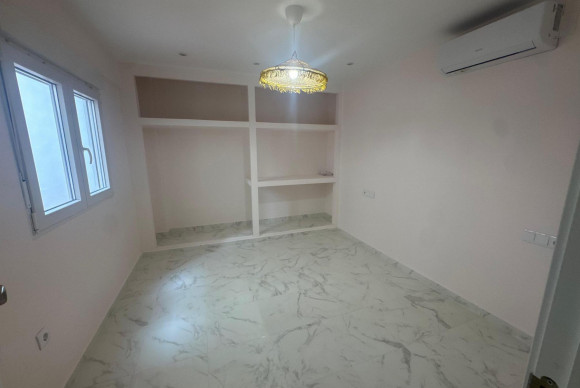 Resale - Apartment  - Torrevieja - Muelle Pesquero