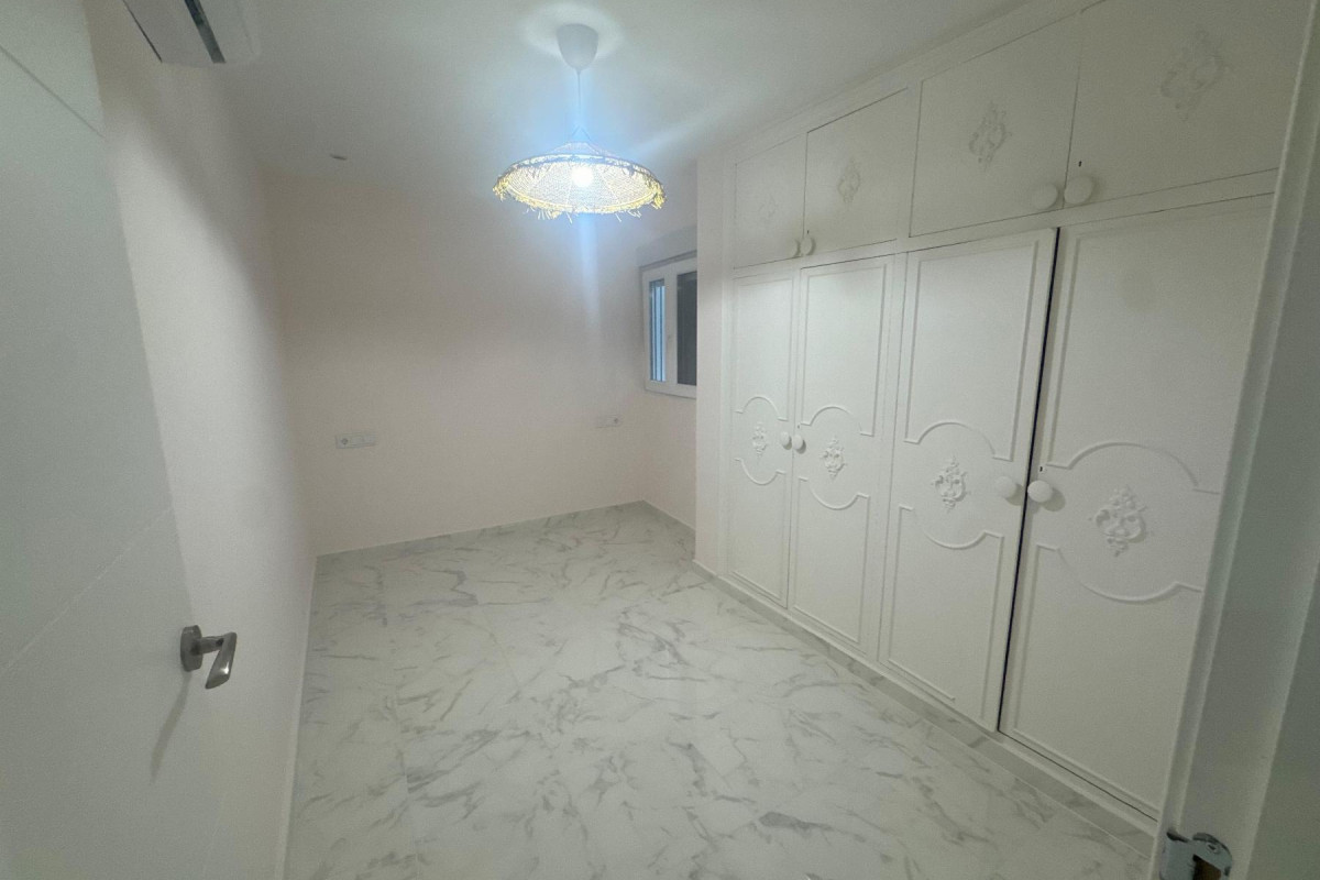 Resale - Apartment  - Torrevieja - Muelle Pesquero