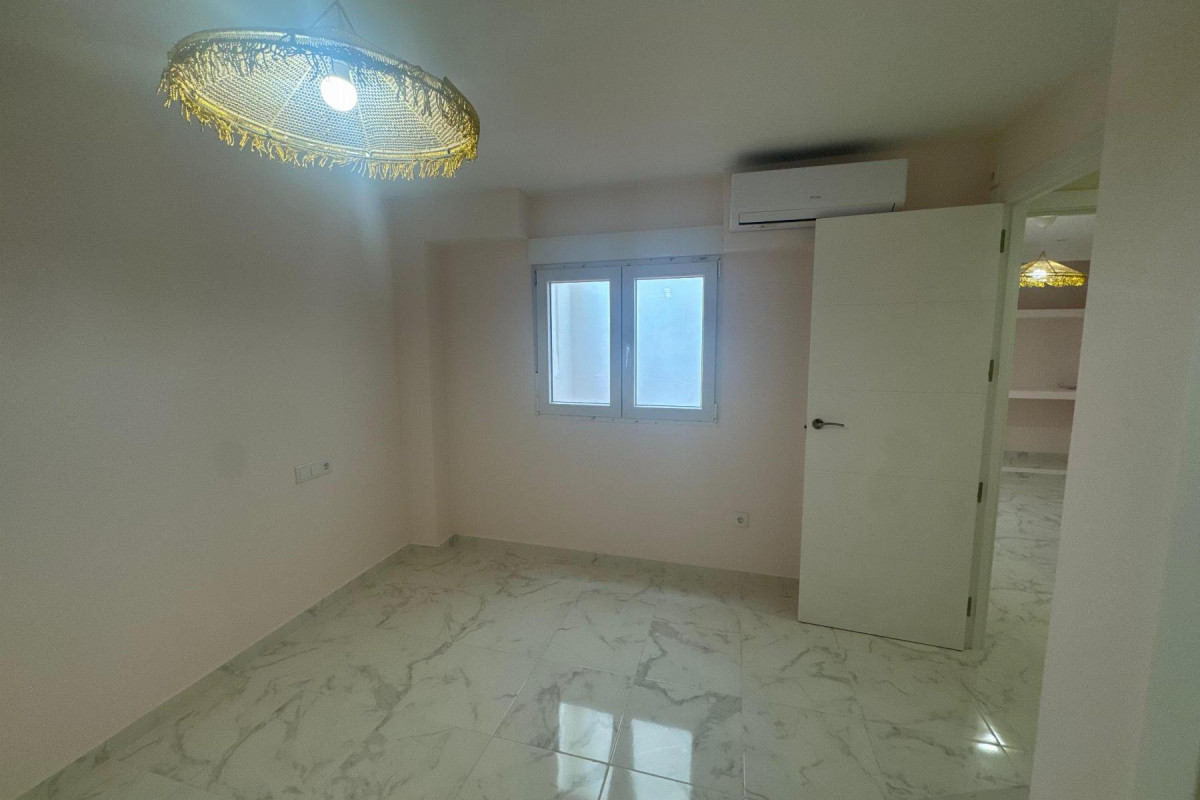 Resale - Apartment  - Torrevieja - Muelle Pesquero
