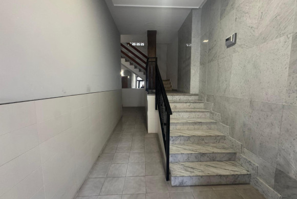 Resale - Apartment  - Torrevieja - Muelle Pesquero