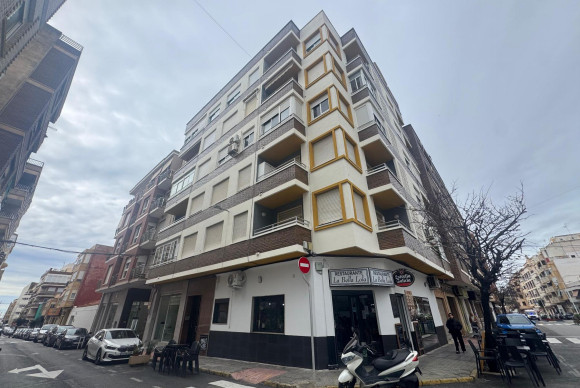 Resale - Apartment  - Torrevieja - Muelle Pesquero
