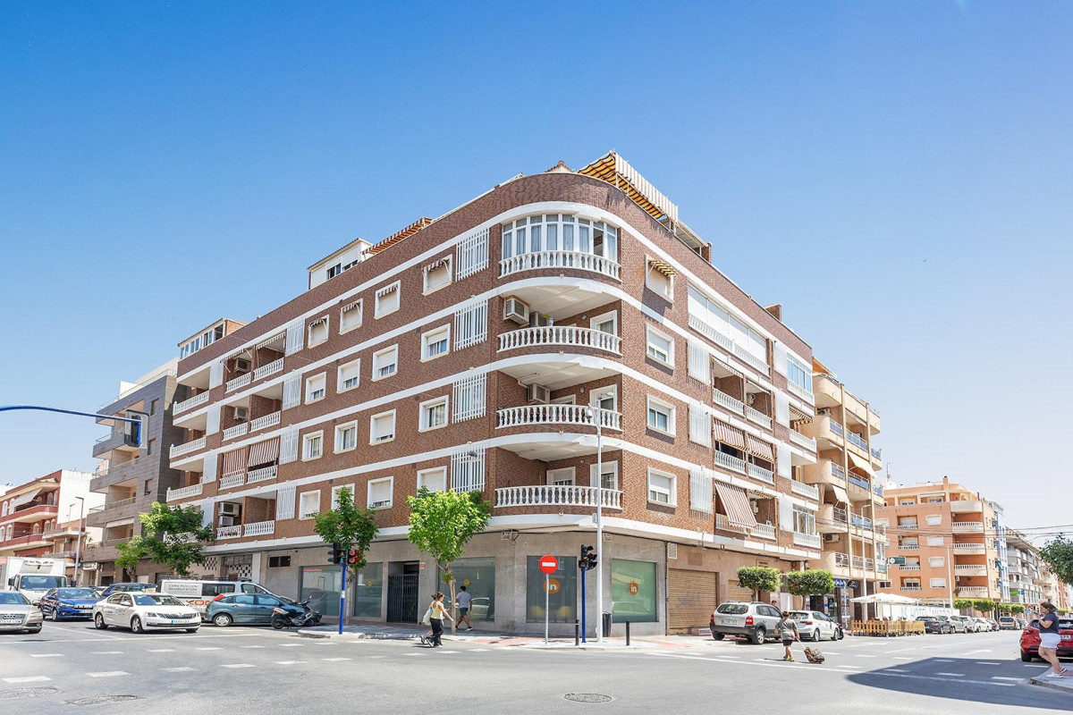 Revente - Commercial for sale - Torrevieja - Centro