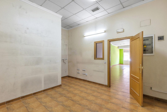 Revente - Commercial for sale - Torrevieja - Centro