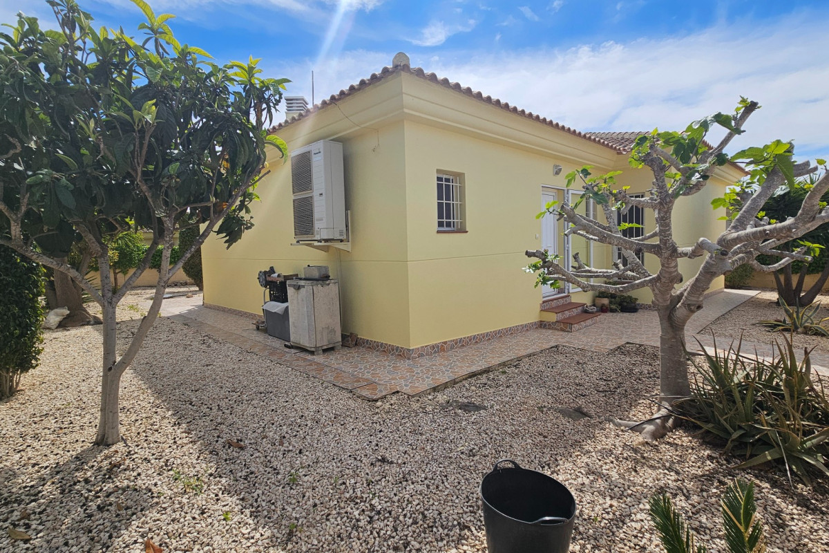 Reventa - Detached Villa - La Marina - La Marina - Urbanization