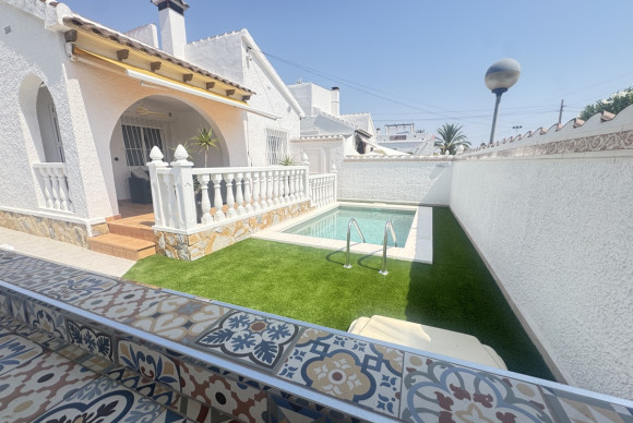 Herverkoop - Vrijstaande Villa - Orihuela Costa - Villamartin
