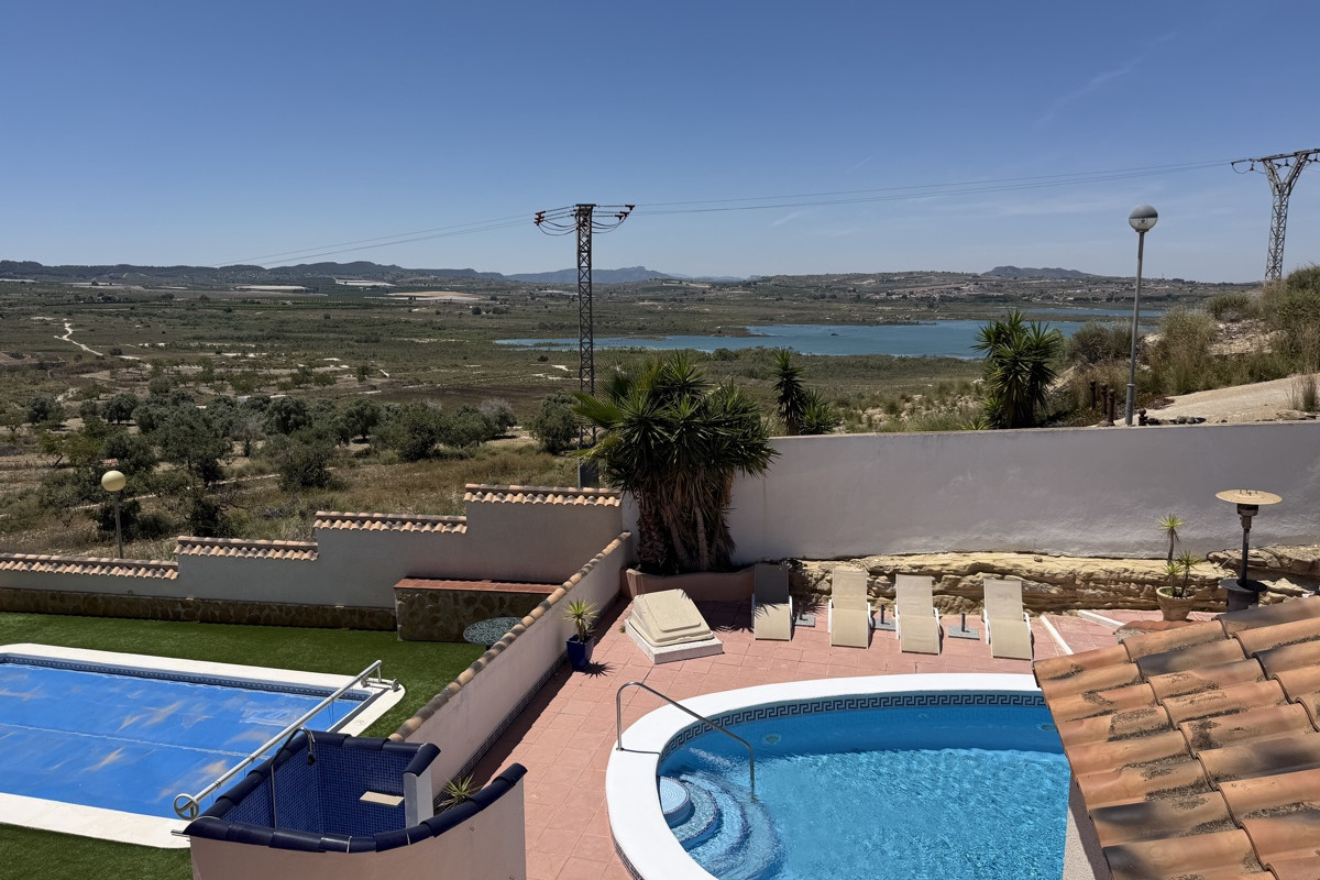 Herverkoop - Vrijstaande Villa - San Miguel de Salinas - Lake View Mansions