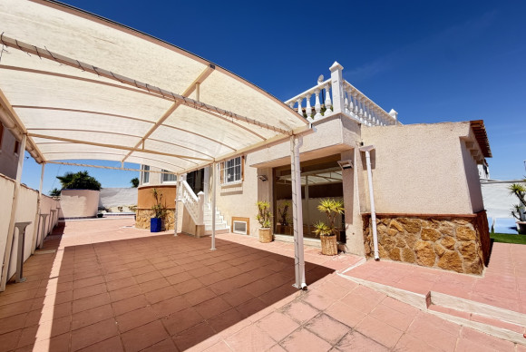Herverkoop - Vrijstaande Villa - San Miguel de Salinas - Lake View Mansions
