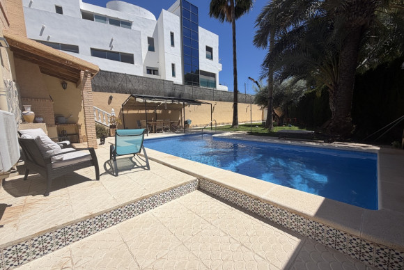 Herverkoop - Vrijstaande Villa - Torrevieja - Los Balcones