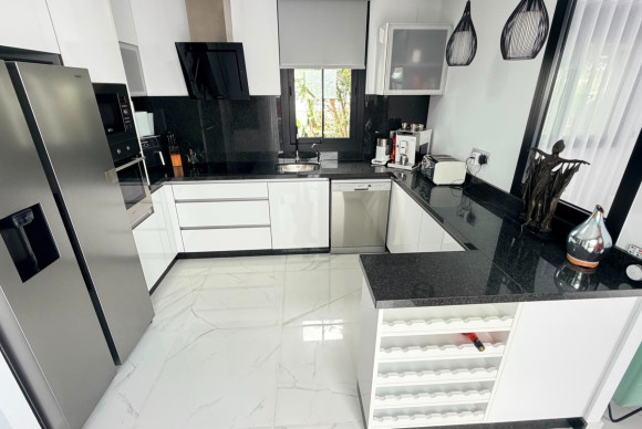 Herverkoop - Vrijstaande Villa - Los Montesinos - La Herrada