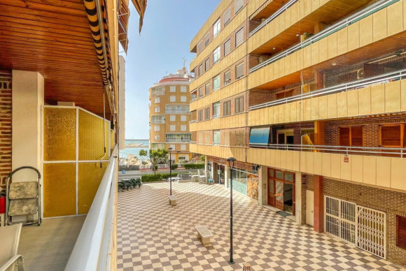 Resale - Apartment  - Torrevieja - El Acequión - Los Náufragos