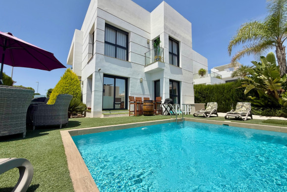 Herverkoop - Vrijstaande Villa - Ciudad Quesada - Doña Pepa