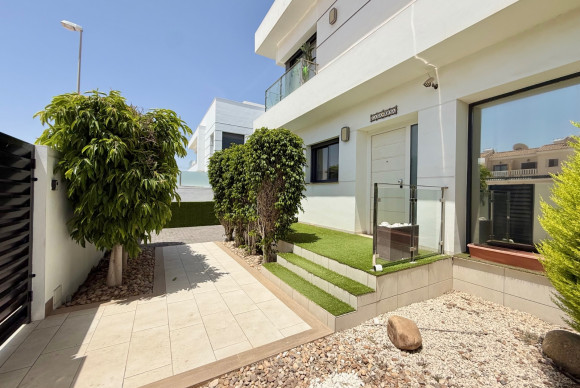 Herverkoop - Vrijstaande Villa - Ciudad Quesada - Doña Pepa