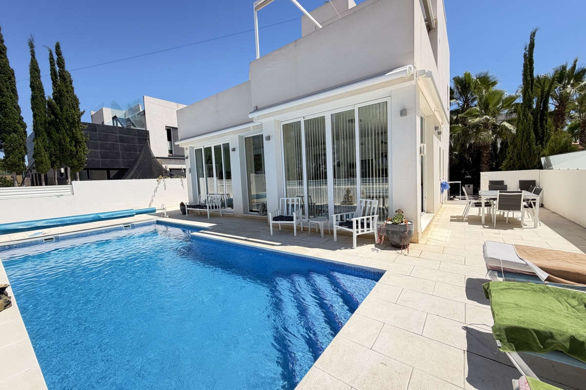 Herverkoop - Vrijstaande Villa - Orihuela Costa - Mil Palmeras