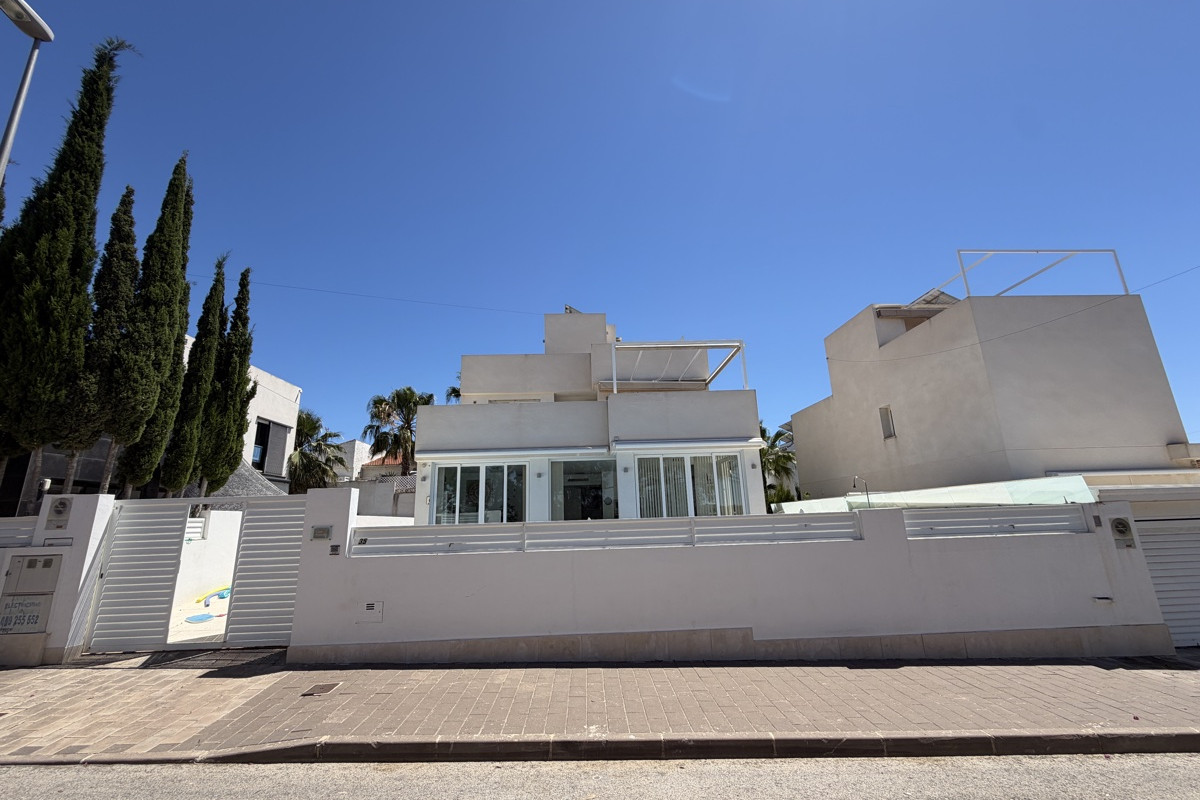 Herverkoop - Vrijstaande Villa - Orihuela Costa - Mil Palmeras