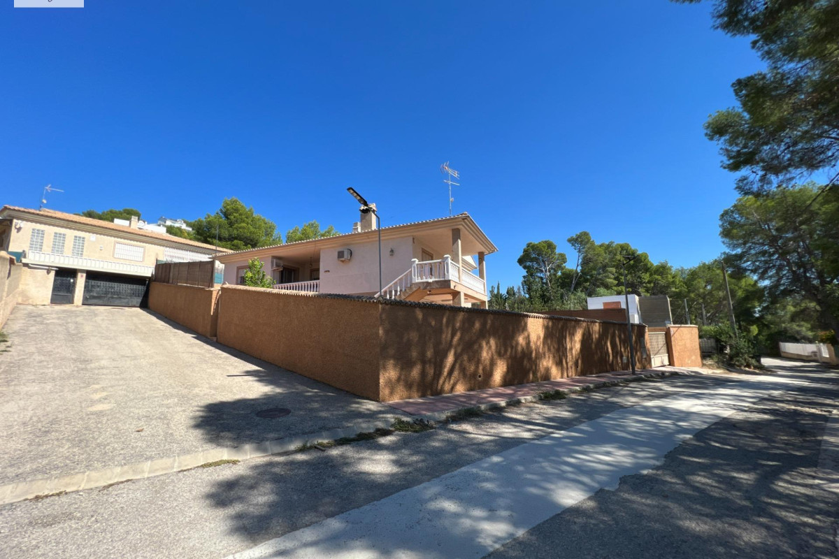 Resale - House - Godelleta - El bosque