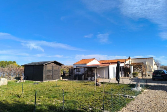 Resale - Villa - Villena