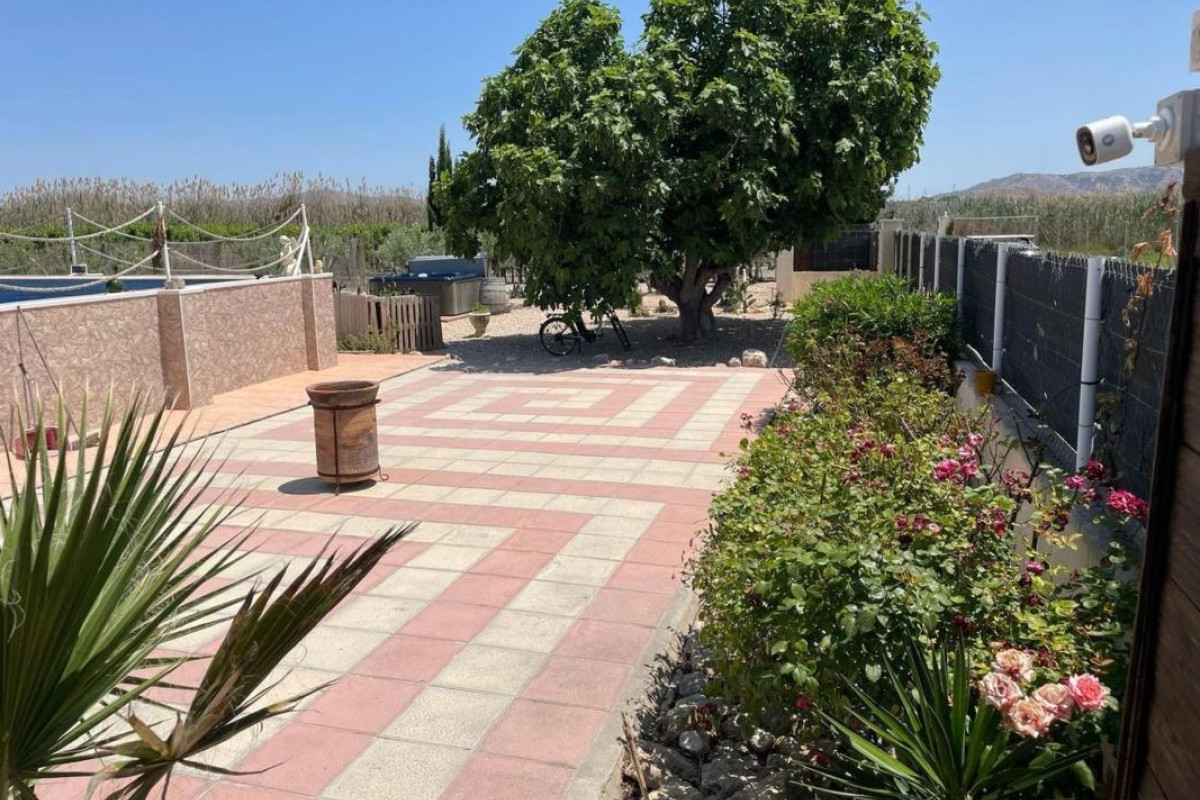 Resale - Villa - Villena
