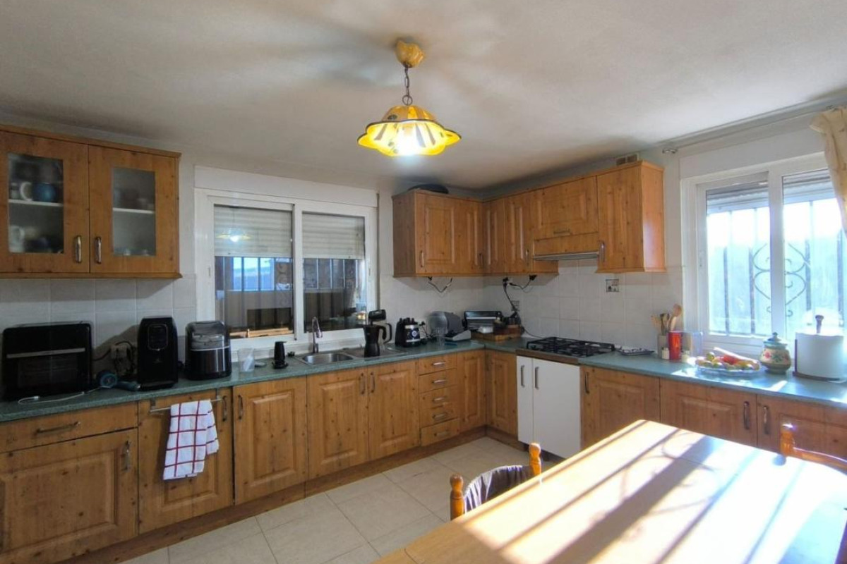 Resale - Villa - Villena