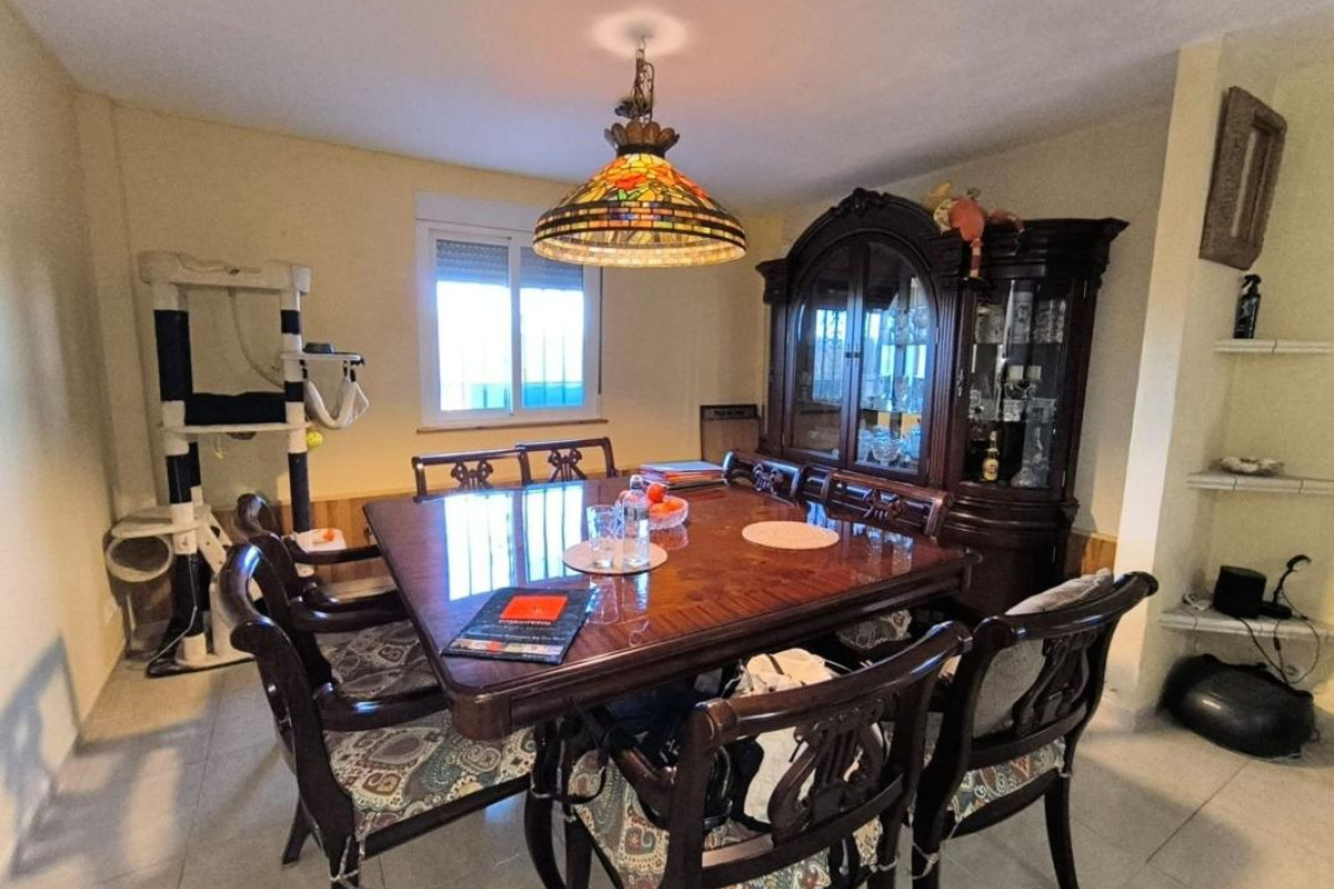 Resale - Villa - Villena