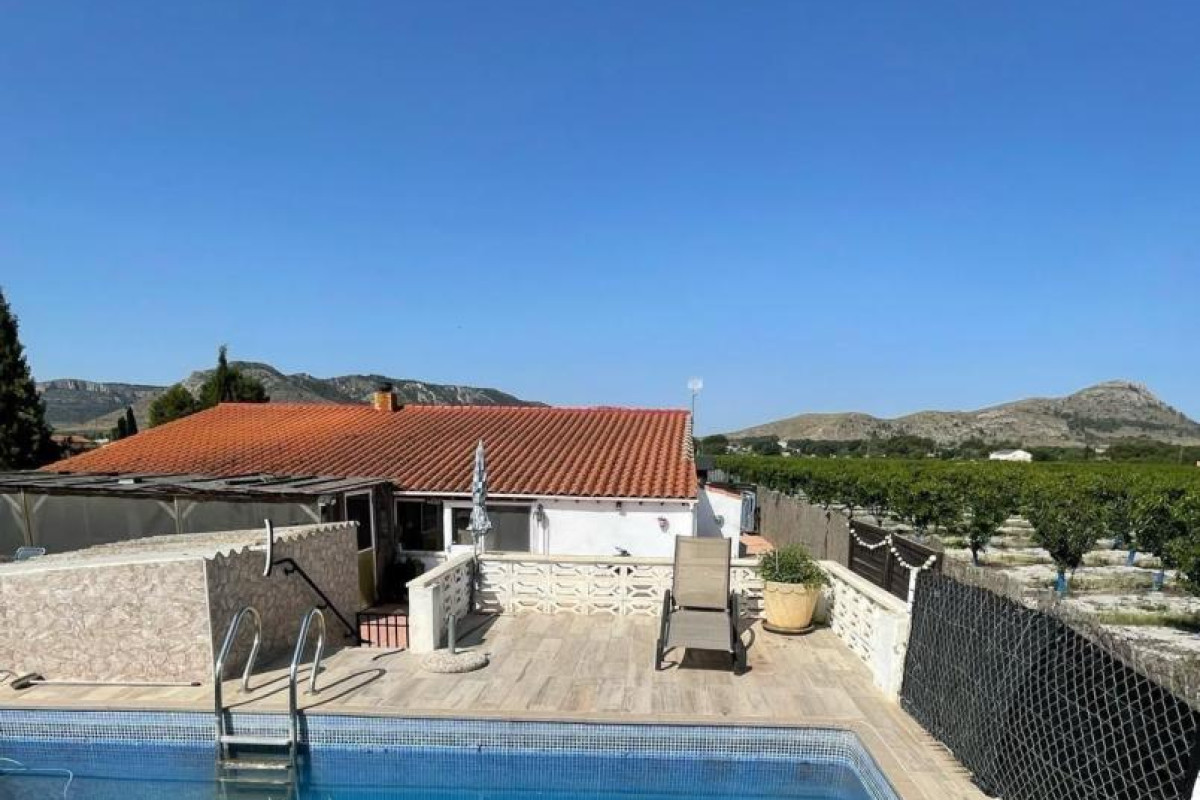 Resale - Villa - Villena