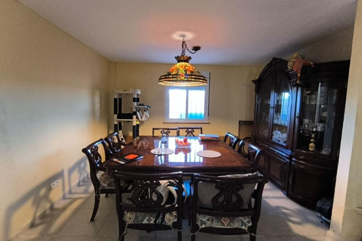 Resale - Villa - Villena