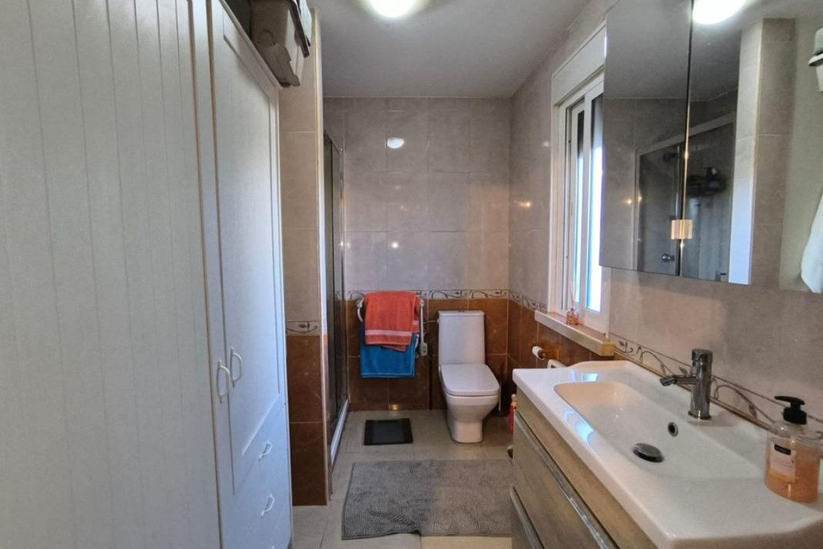 Resale - Villa - Villena