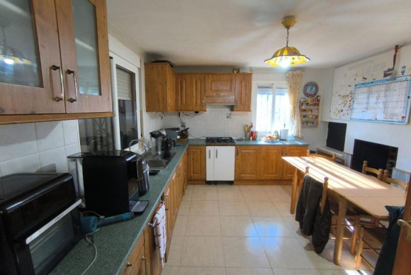Resale - Villa - Villena
