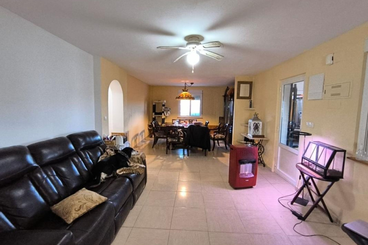 Resale - Villa - Villena