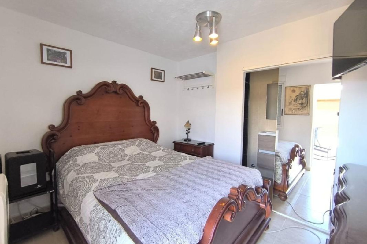 Resale - Villa - Villena