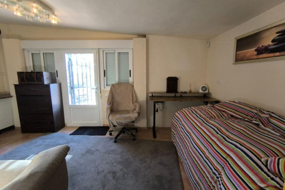 Resale - Villa - Villena