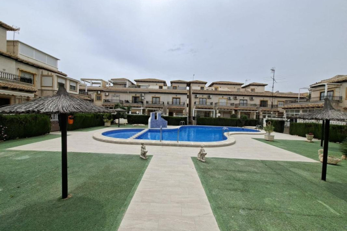 Resale - Villa - Orihuela